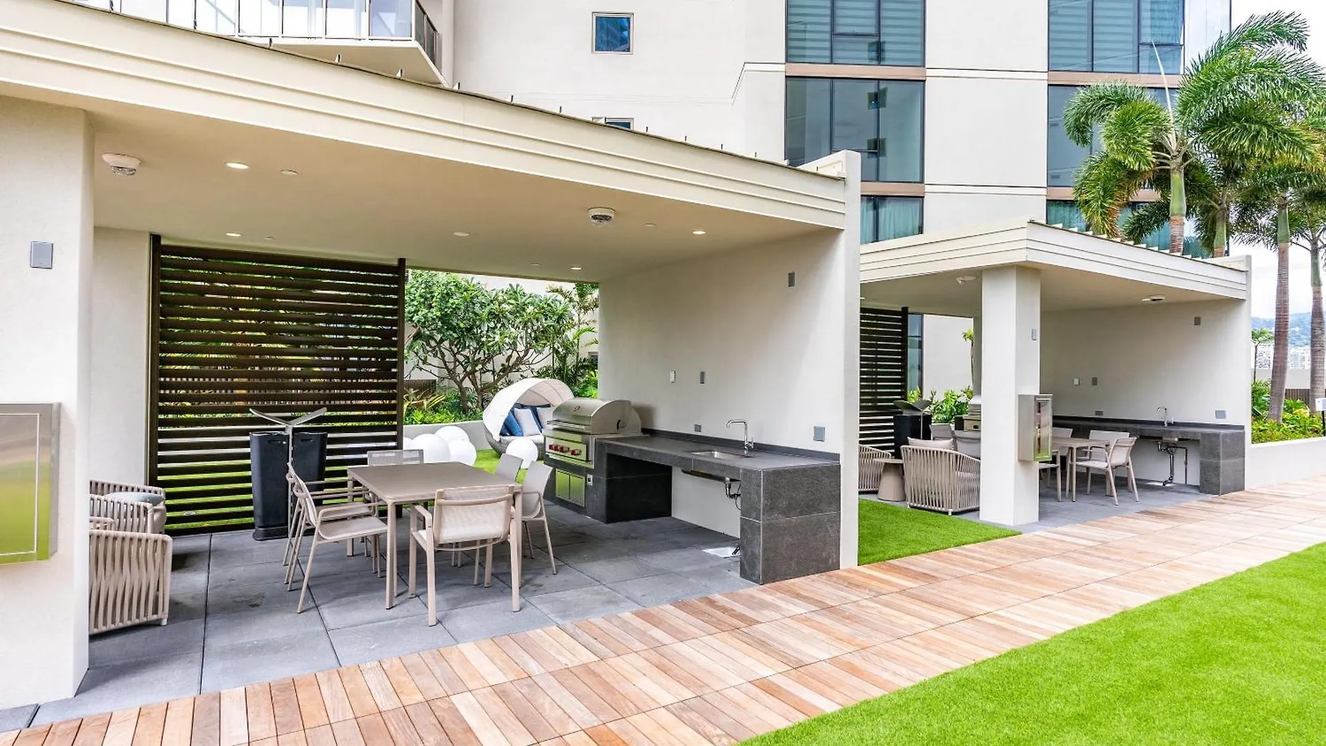 Honolulu Luxury Condo W Resort Amenities Private Courtyard Access بيت للعطل