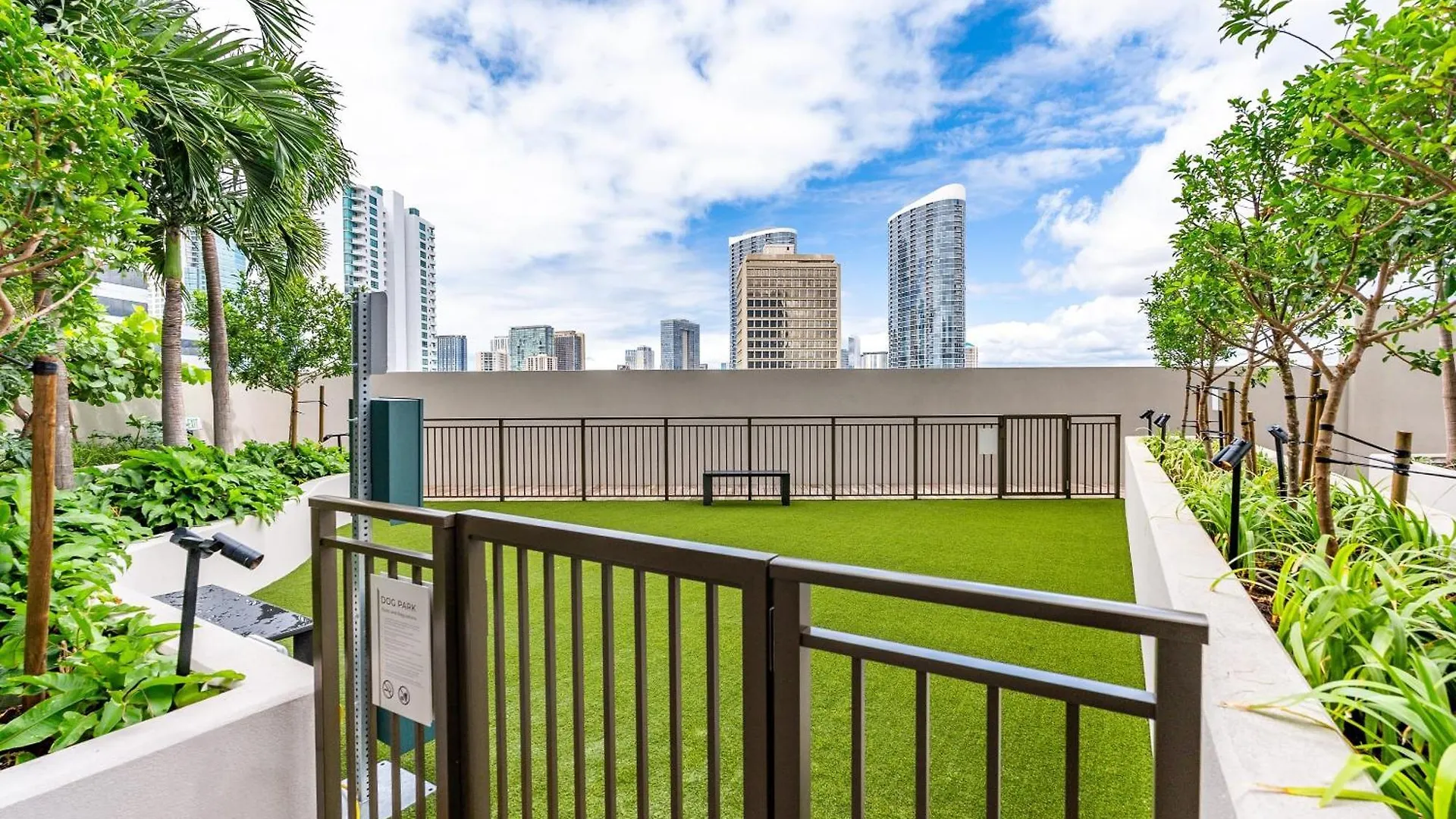 Honolulu Luxury Condo W Resort Amenities Private Courtyard Access