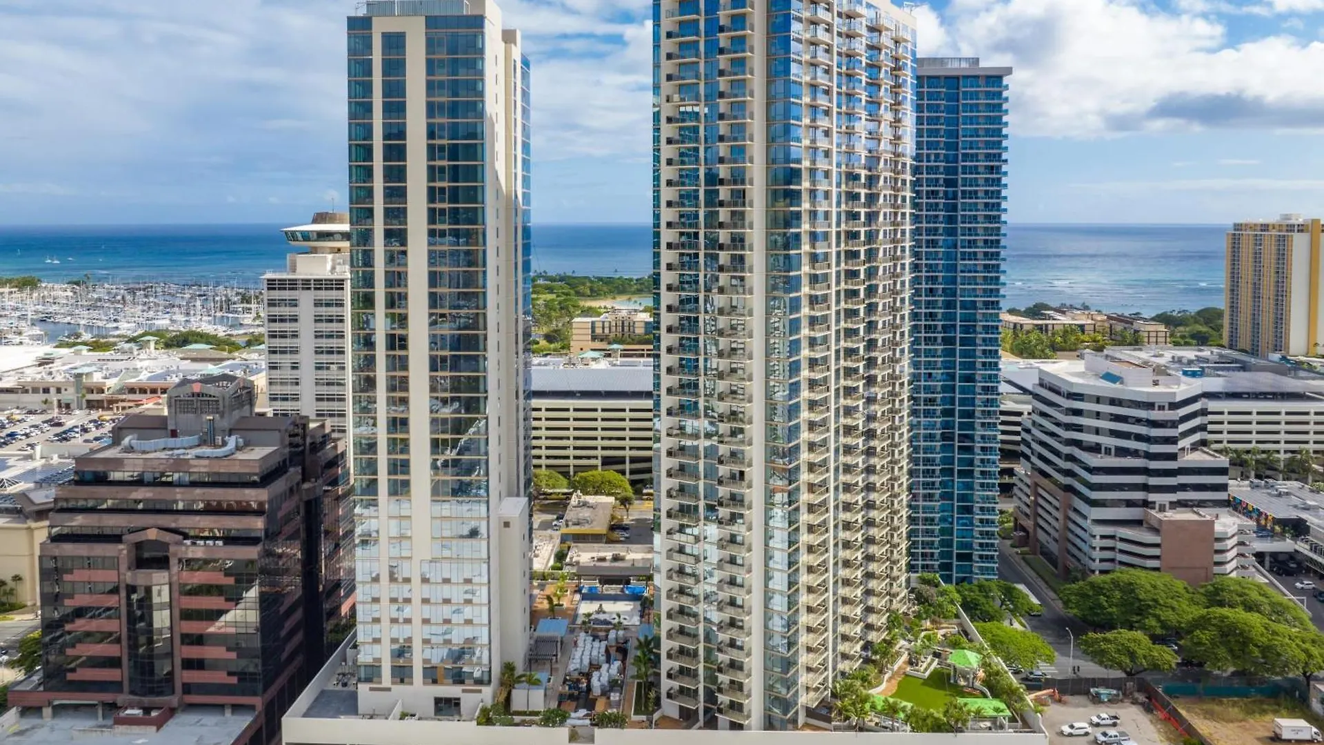 Honolulu Luxury Condo W Resort Amenities Private Courtyard Access 펜션