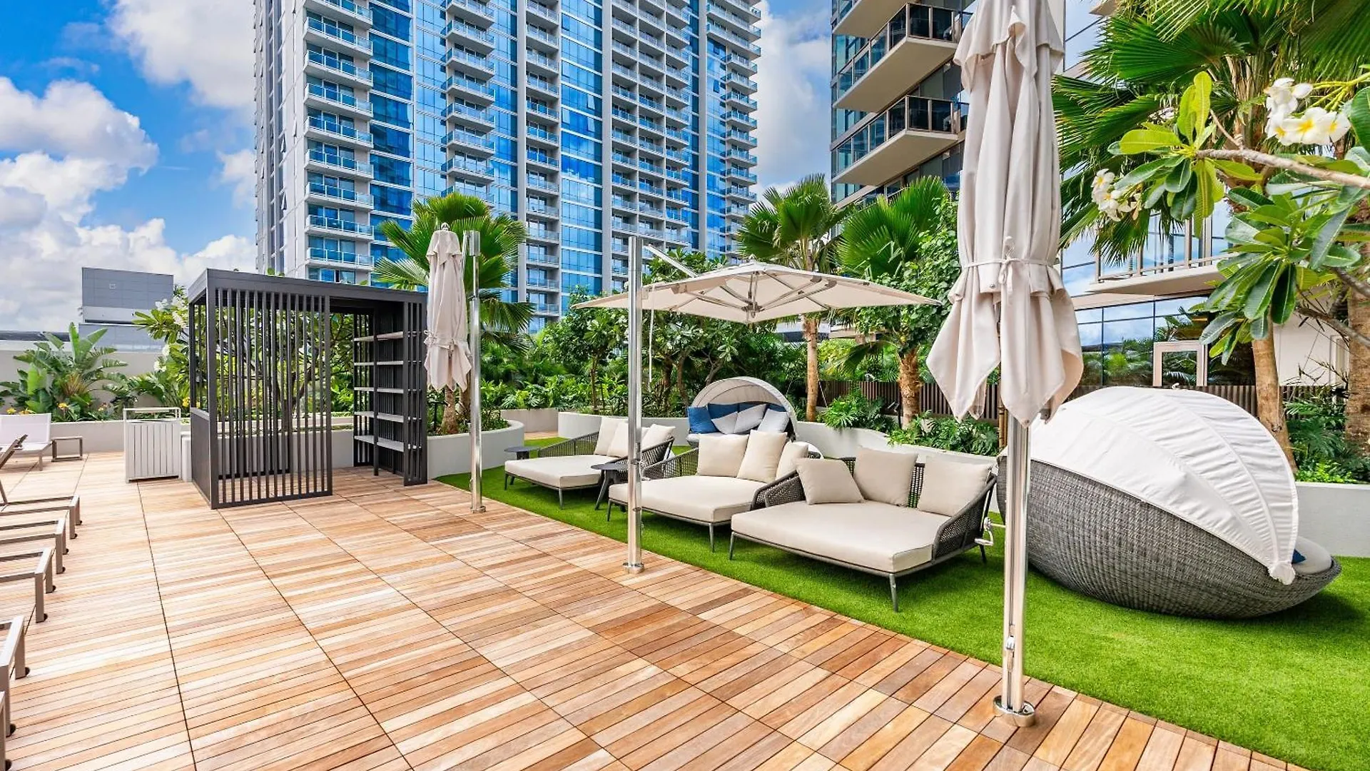 Honolulu Luxury Condo W Resort Amenities Private Courtyard Access 펜션