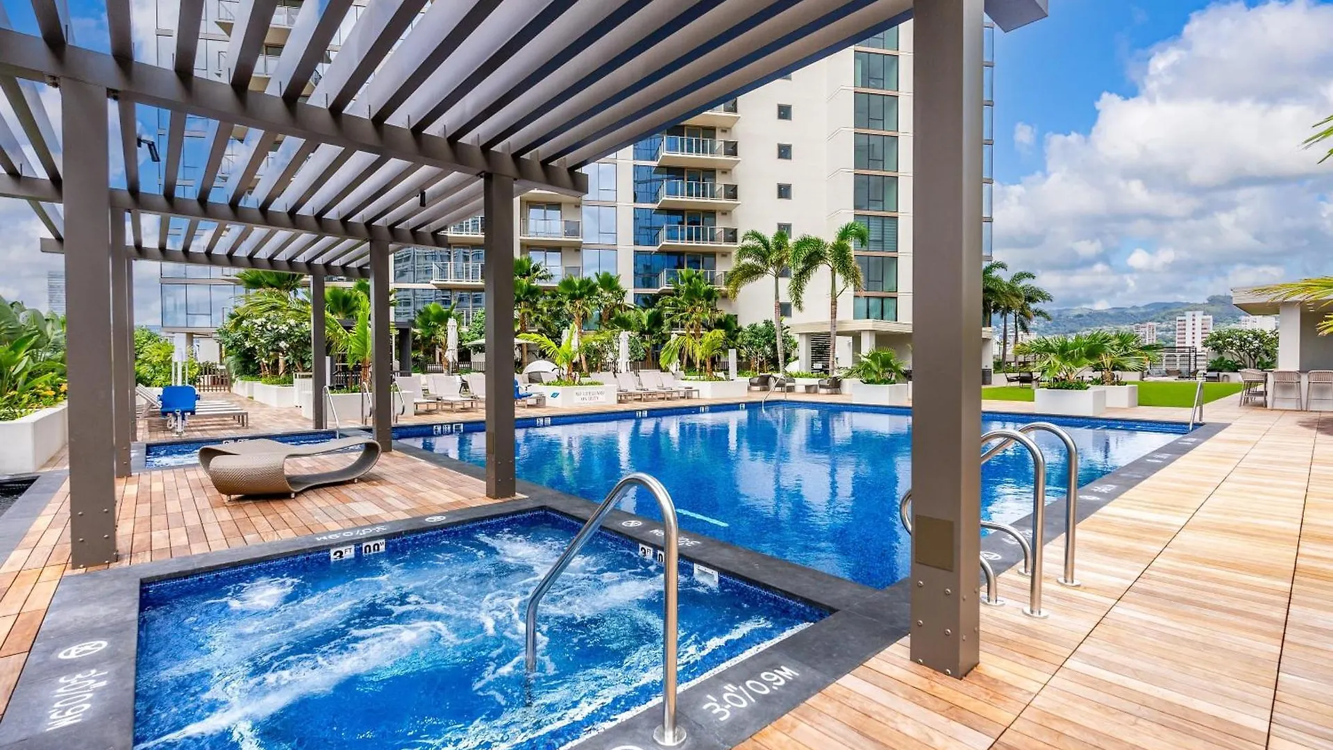 Honolulu Luxury Condo W Resort Amenities Private Courtyard Access 0*,  미국